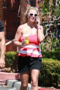 Бритни Спирс (Britney Spears) Starbucks in Thousand Oaks, 11.08.2014 - 80xHQ B53baf356857120
