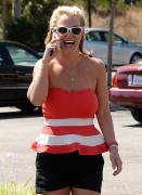 Бритни Спирс (Britney Spears) Starbucks in Thousand Oaks, 11.08.2014 - 80xHQ C88dc1356857185