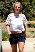 Бритни Спирс (Britney Spears) Has lunch at Wildflour Bakery & Cafe in Thousand Oaks, 22.08.2014 - 33xHQ E2c1d3356856911