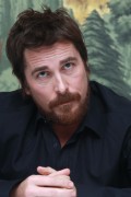 Кристиан Бэйл (Christian Bale) 'American Hustle' press conference (New York, 06.12.2013) 1d35fe356887933