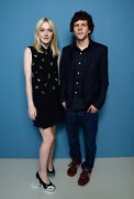 Дакота Фаннинг, Джесси Айзенберг (Jesse Eisenberg, Dakota Fanning) "Night Moves" Portraits by Larry Busacca, Toronto International Film Festival, Toronto, Canada 09/09/2013 - 7xHQ 60739e357061641