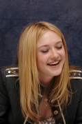 Дакота Фаннинг (Dakota Fanning) "The Runaways" press conference (Luxe hotel, Sunset Boulevard in Los Angeles, 2010-03-11) 70375d357067098