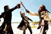 Пираты Карибского моря: Сундук мертвеца / Pirates of the Caribbean: Dead Man's Chest (Найтли, Депп, Блум, 2006) A77ecb358379937