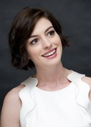 Энн Хэтэуэй (Anne Hathaway) Interstellar Press Conference, Four Seasons Los Angeles, Beverly Hills, 10.26.14 (29xHQ) 5a5f7d361072021