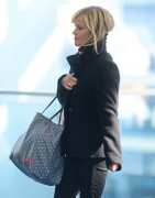 Риз Уизерспун (Reese Witherspoon) Departs out of JFK airport in NY,29.10.2014 (21xHQ) C6742a364179879