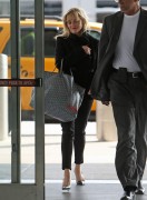 Риз Уизерспун (Reese Witherspoon) Departs out of JFK airport in NY,29.10.2014 (21xHQ) Ff3e42364179846