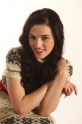 Кэти МакГрат (Katie McGrath) промо фото к фильму Принцесса на рождество - 126xHQ 20e3ad376883884