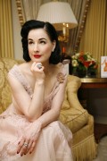 Дита фон Тиз (Dita von Teese) US Debut of The 'Be Cointreaversial' Show @ The Ritz Carlton in NYC - 18xHQ 7565dd377713616