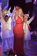 Мэрайя Кэри (Mariah Carey) Rockefeller Christmas Tree Lighting Ceremony, 03.12.2014 - 25xHQ 0fbccf379463801