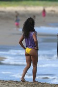 Джада Пинкетт Смит (Jada Pinkett Smith) Wearing a Bikini in Hawaii, 02.01.2015 (26xHQ) E71d6d379797350