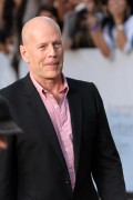 Брюс Уиллис (Bruce Willis) Looper Premiere during the 2012 Toronto International Film Festival in Toronto,06.09.2012 - 40xHQ 45fb98381288562