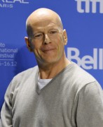 Брюс Уиллис (Bruce Willis) Looper Press Conference during the 2012 Toronto International Film Festival in Toronto,06.09.2012 - 41xHQ 740859381287971
