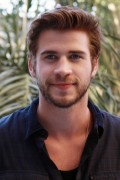 Лиам Хемсворт (Liam Hemsworth) 'The Hunger Games Catching Fire' Press Conference (Four Seasons Hotel in Beverly Hills (November 8, 2013) 8add47381922304