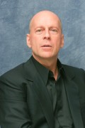 Брюс Уиллис (Bruce Willis)  Live Free or Die Hard press conference (Los Angeles, June 1, 2007) Cf1489381921191