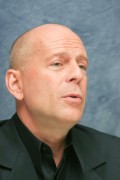 Брюс Уиллис (Bruce Willis)  Live Free or Die Hard press conference (Los Angeles, June 1, 2007) D835df381921129