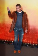 Антонио Бандерас (Antonio Banderas) Puss In Boots Premiere in Paris - November 20, 2011 (12xHQ) 46c124382402008