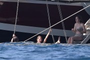 Тейлор Свифт (Taylor Swift) on a boat, Maui, Hawaii, 2015.1.24 (57xHQ) 8b323f386396802