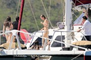 Тейлор Свифт (Taylor Swift) on a boat, Maui, Hawaii, 2015.1.24 (57xHQ) D86a98386397243