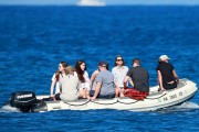 Тейлор Свифт (Taylor Swift) on a boat, Maui, Hawaii, 2015.1.24 (57xHQ) F06801386397721