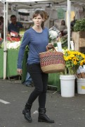 Дженнифер Гарнер (Jennifer Garner) Shops at Farmer's Market in Pacific Palisades, 07/12/2014 (13xHQ) C8a2ca387412487