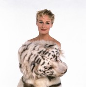 Гленн Клоуз (Glenn Close) '101 Dalmatians' 1996 promoshoot - 4xHQ 3913d0389982744