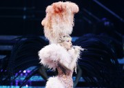 Кайли Миноуг (Kylie Minogue) Showgirl Homecoming Tour (25xHQ) 513fc7390111563
