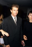 Мел Гибсон (Mel Gibson)  Hamlet Los Angeles Premiere - December 18, 1990 (MQ) 383575390673676