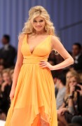 Кейт Аптон (Kate Upton) walking the runway at Liverpool Fashion Fest AW 2012 in Mexico City, 01.03.2012 (48xHQ) Cae515393942520