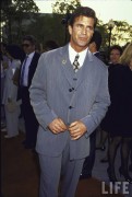 Мел Гибсон (Mel Gibson) фото (1990) 7xMQ Dc9c7b395627681