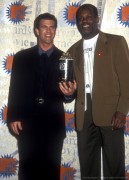 Мэл Гибсон (Mel Gibson) MTV Movie Awards - September 7, 1993 (MQ) 2b54b9395634850