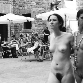 nudistas en las calles