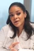 Рианна (Rihanna) Home Press Conference, Mandarin Oriental Hotel, New York City, 3.14.2015 (53xHQ) (4xHQ) B1c67e398648357