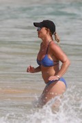Бритни Спирс (Britney Spears) Wearing a Bikini in Hawaii, 26.03.15 (93xHQ) E1f0ad400432450