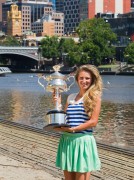 Виктория Азаренко (Victoria Azarenka) Australian Open Champion Photocall (Melbourne, 29.01.2012) (60xHQ) 9078c1519770441