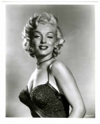 Джентльмены предпочитают блондинок / Gentlemen prefer blondes (Джейн Расселл, Мэрилин Монро, Чарльз Коберн, 1953) 1b3135519832601